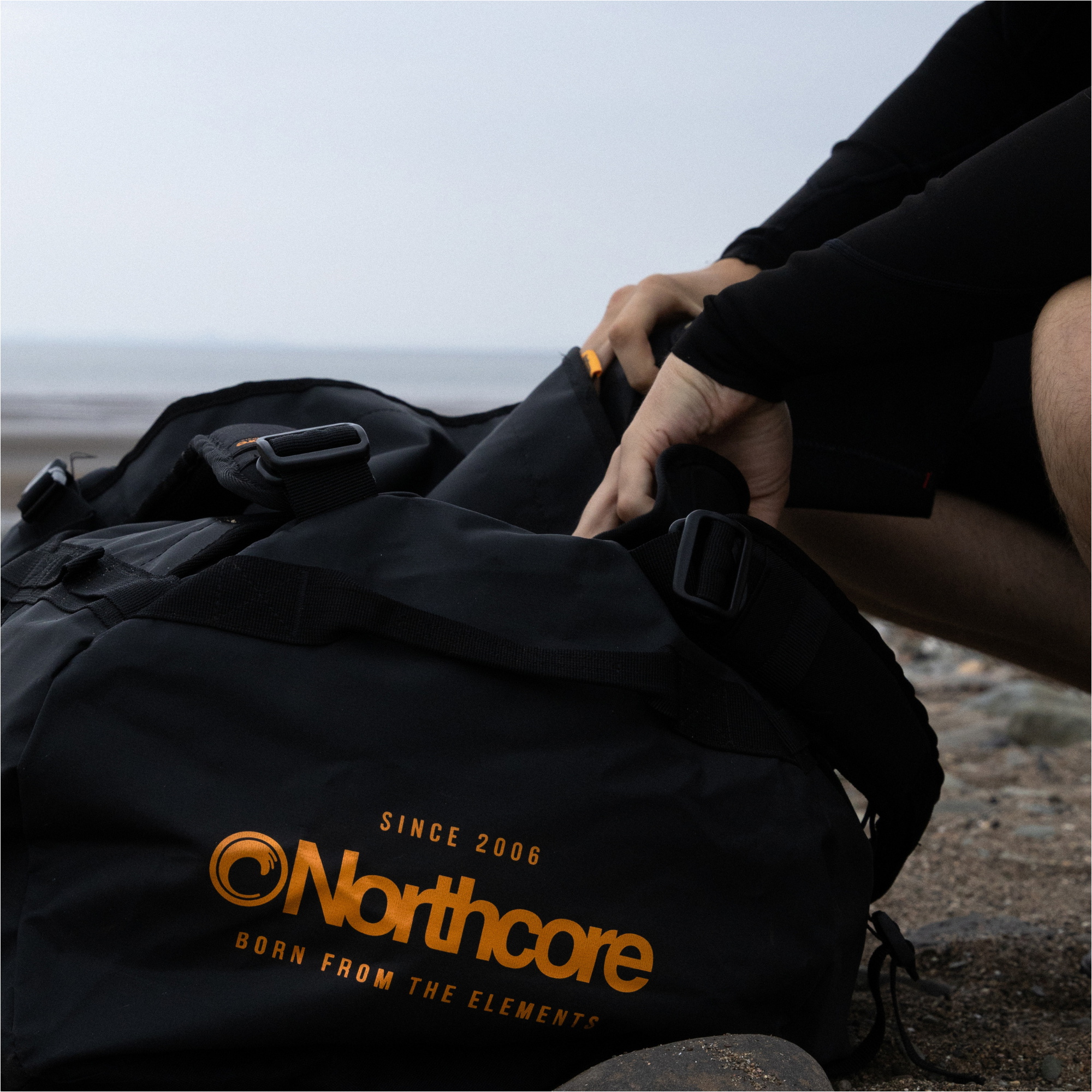 2026 Northcore Duffle Bag 40L NOCO123AB - Black / Orange